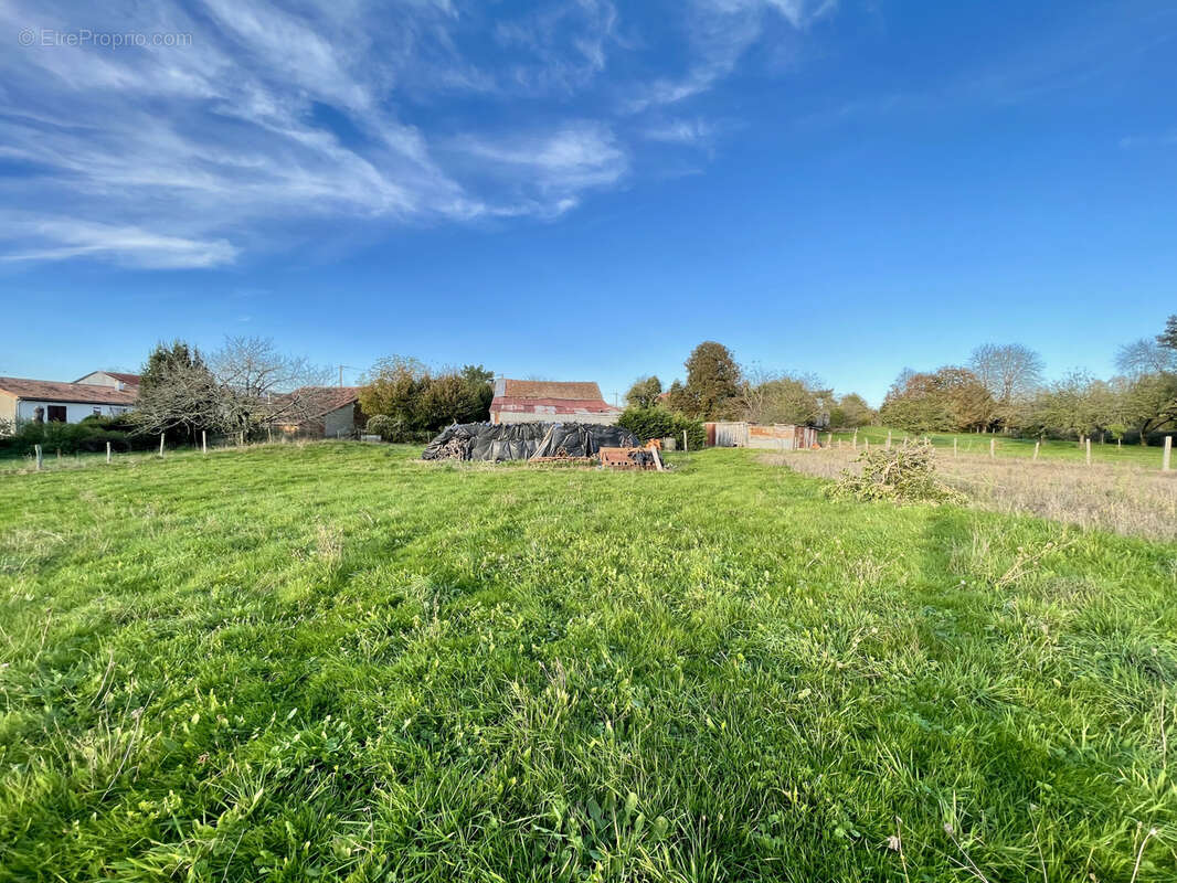 Maison à LA CHAPELLE-BATON