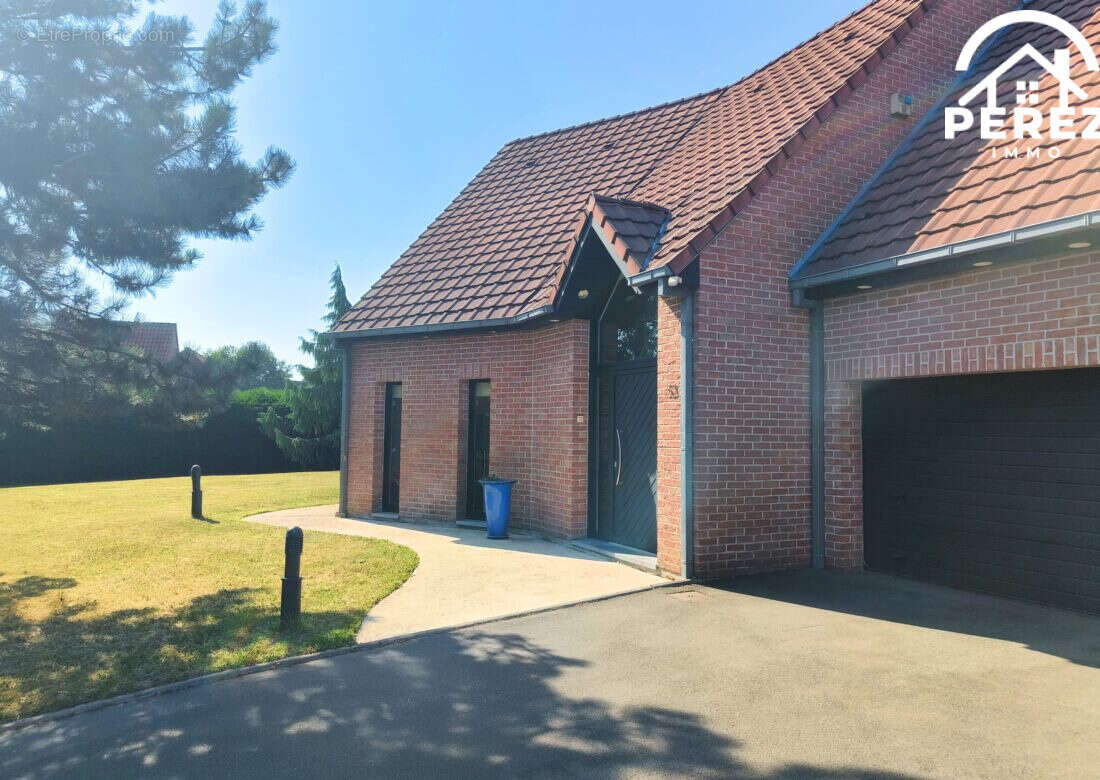 Maison à NEUVILLE-EN-FERRAIN
