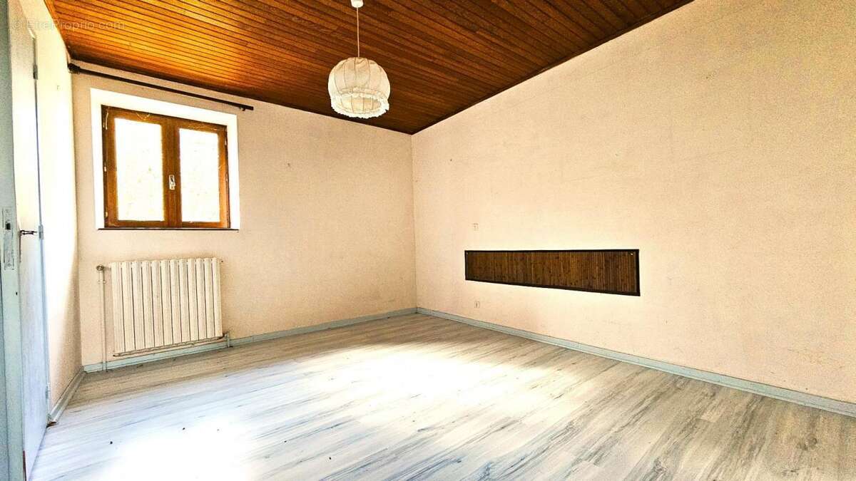 Maison à PUYLAROQUE