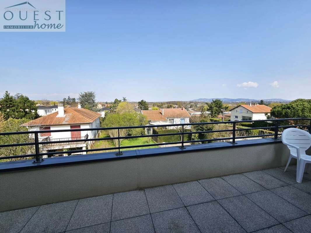 Appartement à SAINT-GENIS-LES-OLLIERES