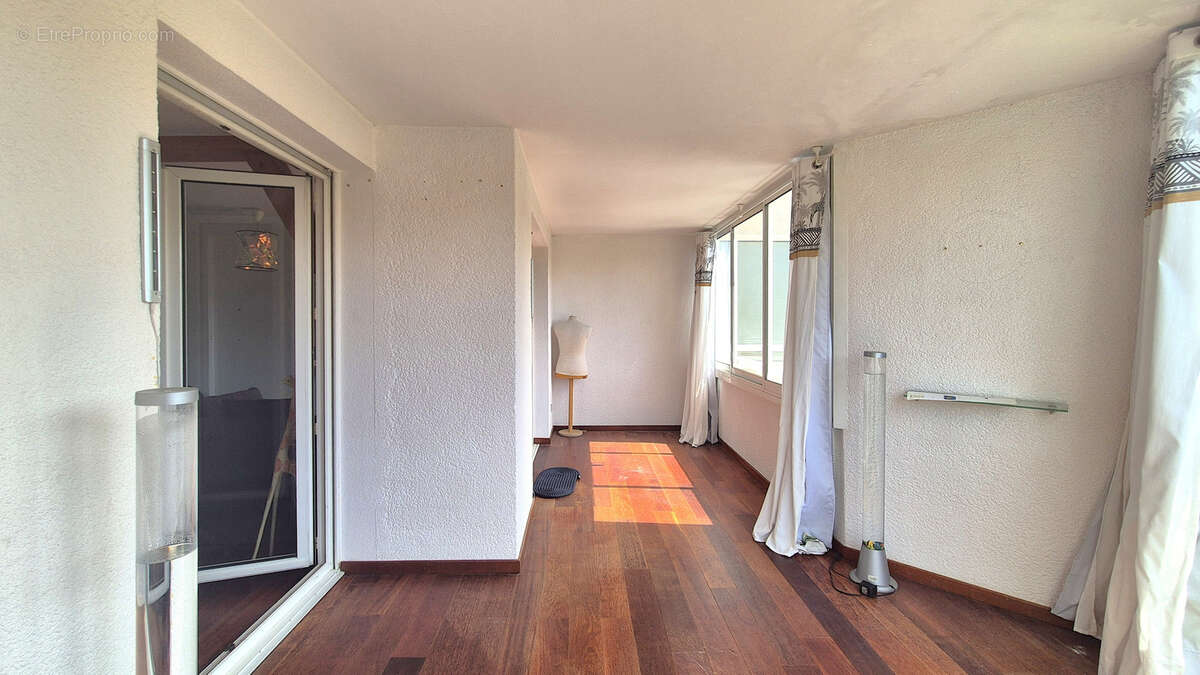 Appartement à MANDELIEU-LA-NAPOULE