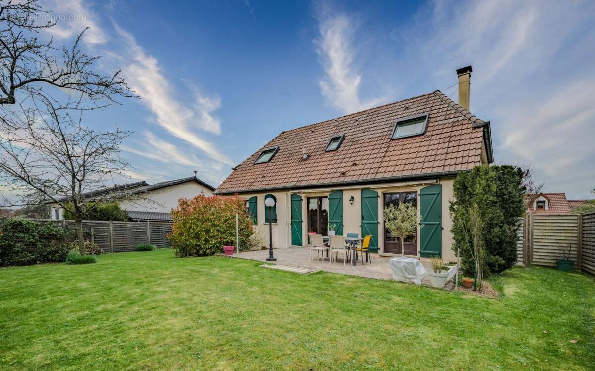 Maison à VELAINE-EN-HAYE