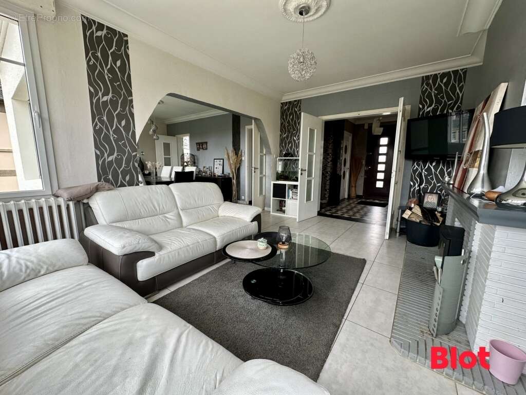 Maison à MONTFORT-SUR-MEU