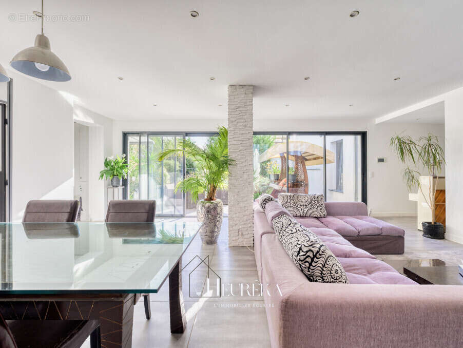 Maison à SAINT-MAUR-DES-FOSSES