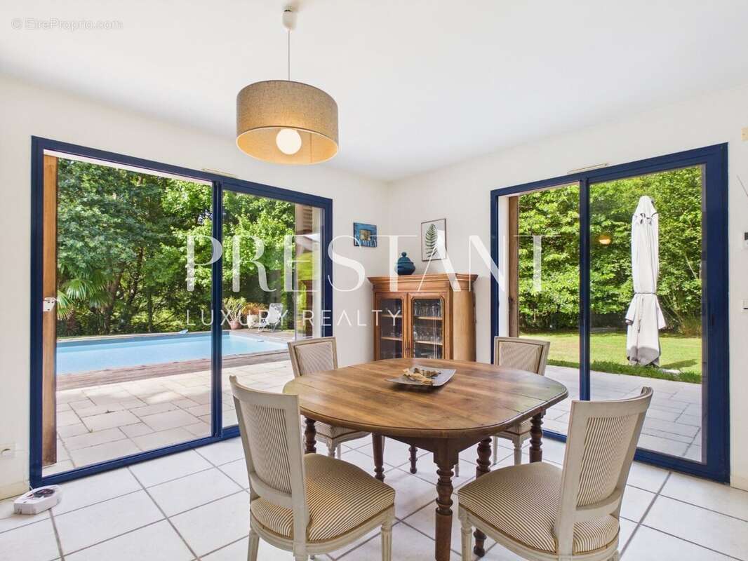 Maison d'Architecte au Calme, Piscine et jardin arboré. - photo 9
