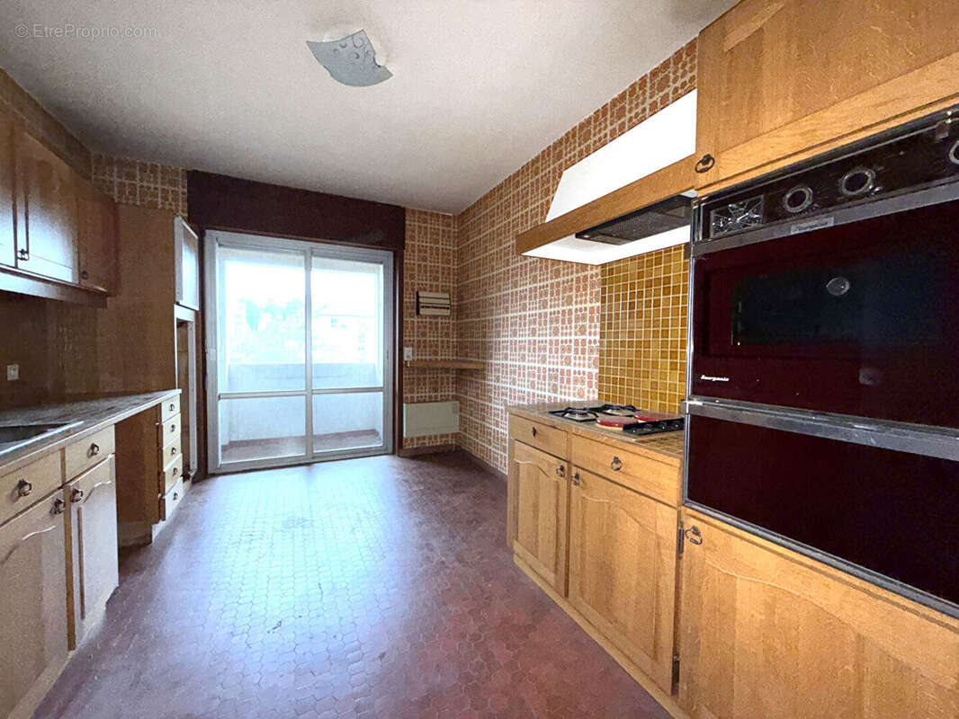 Appartement  à rénover / Lons-Le-Saunier / 5 pièces / 3 chambres / 125.97 m² - photo 4