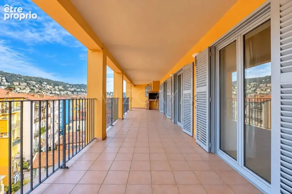 Nice port – place garibaldi dernier étage – vaste terrasse – 200 m² habitables - photo 3