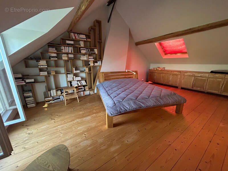 Propriété de charme sur 2 300 m² de terrain arboré sans vis-à-vis offrant calme espace et potentiel exceptionnel CHAMPCEVRAIS (8 - photo 5