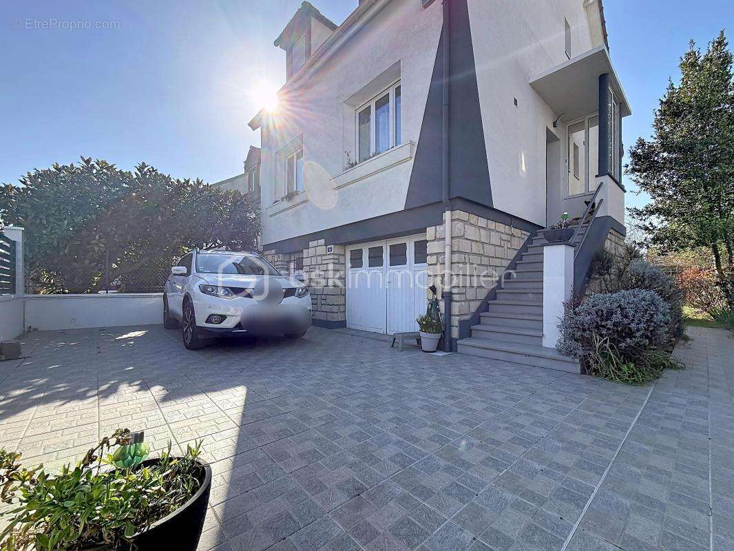 Maison à LE BLANC-MESNIL