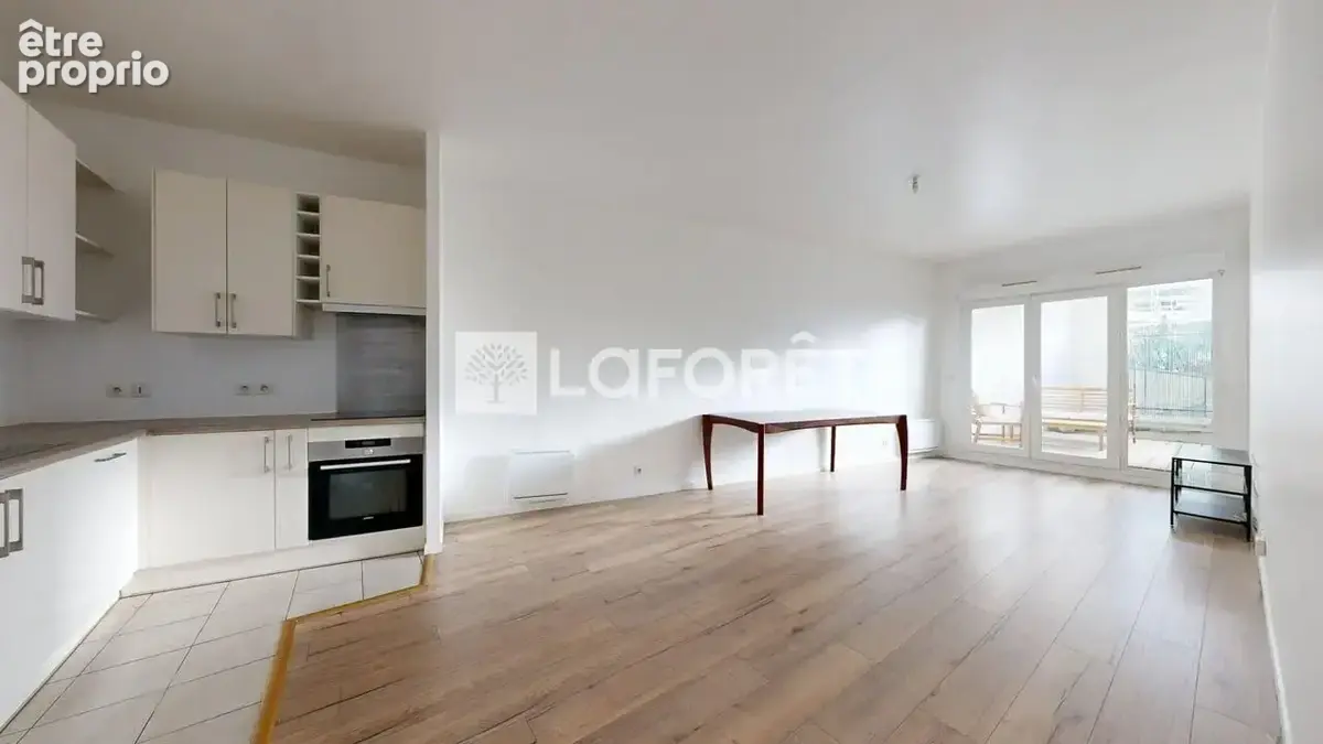 Proche place de la boule - trois pieces - deux terrasses - photo 2