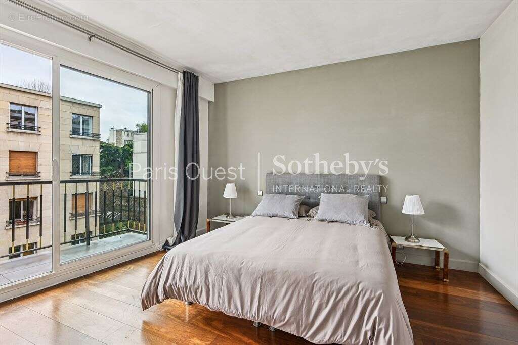 Appartement à NEUILLY-SUR-SEINE