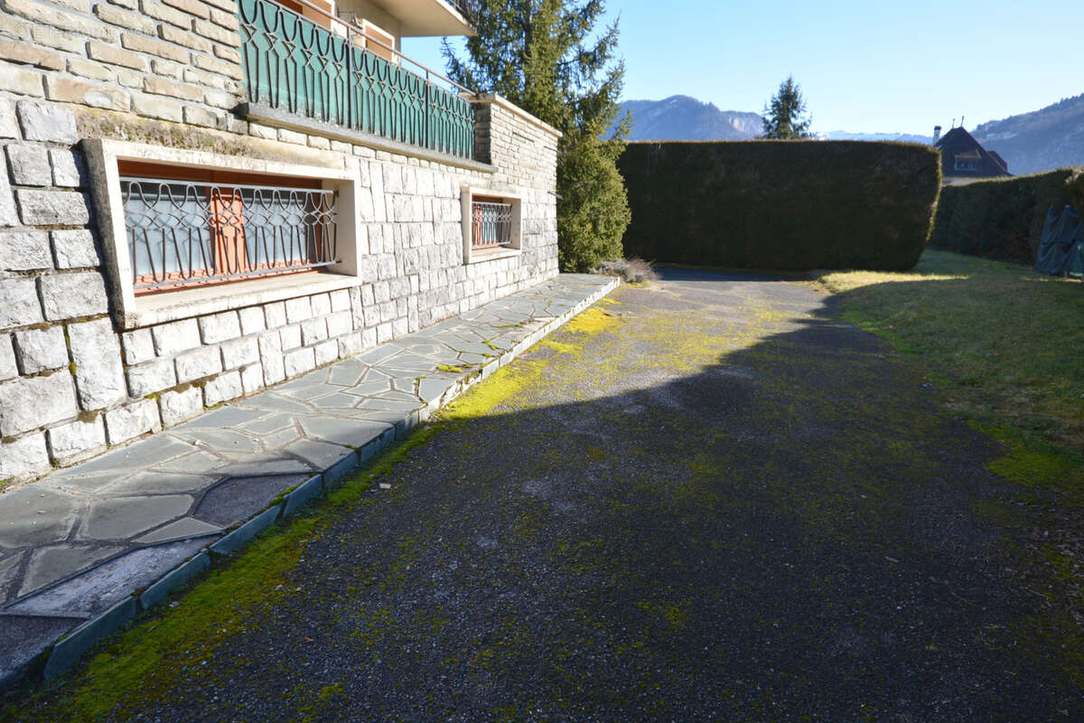 Parking à SCIONZIER