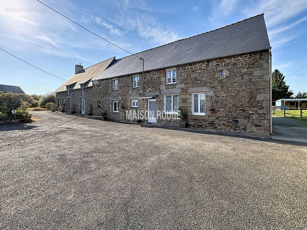 Maison à BAZOUGES-LA-PEROUSE