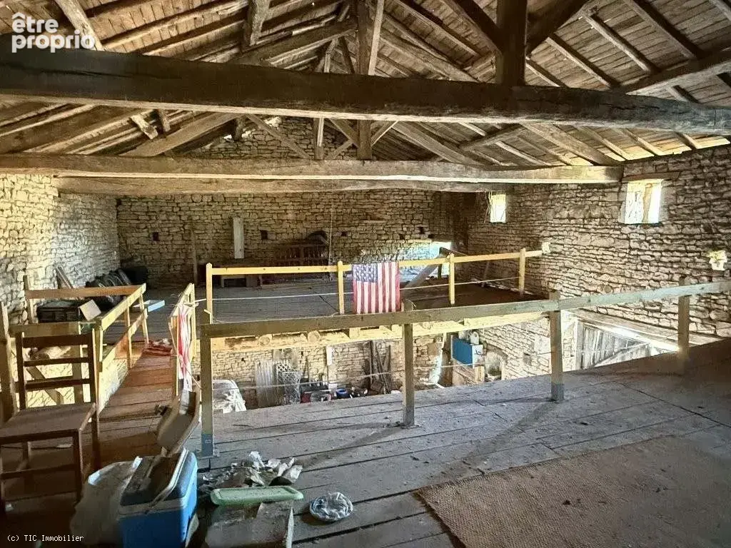 Grange A Rénover Avec Un Jardin Clos Sur 961m² Près de Ruffec - photo 10