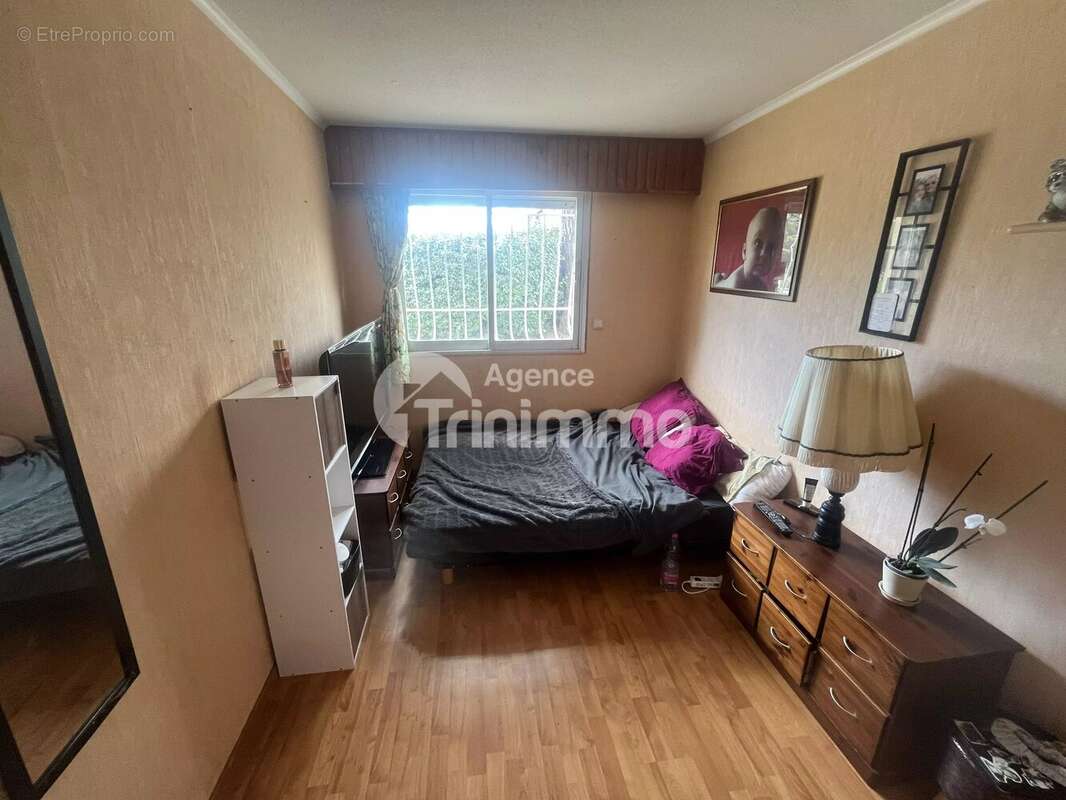 Appartement à SAINT-LAURENT-DU-VAR