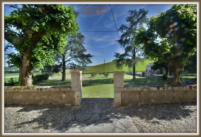 Dpt Lot et Garonne (47), à vendre proche d' AGEN Propriété P8 de 385 m² plus dépendances de 400 M2- Terrain de 25 HA - photo 31