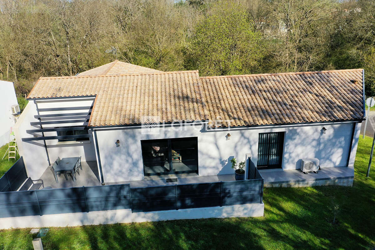 Maison Saintes 4 pièces 119 m2 - photo 4