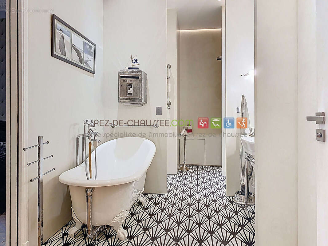 Appartement à PARIS-17E