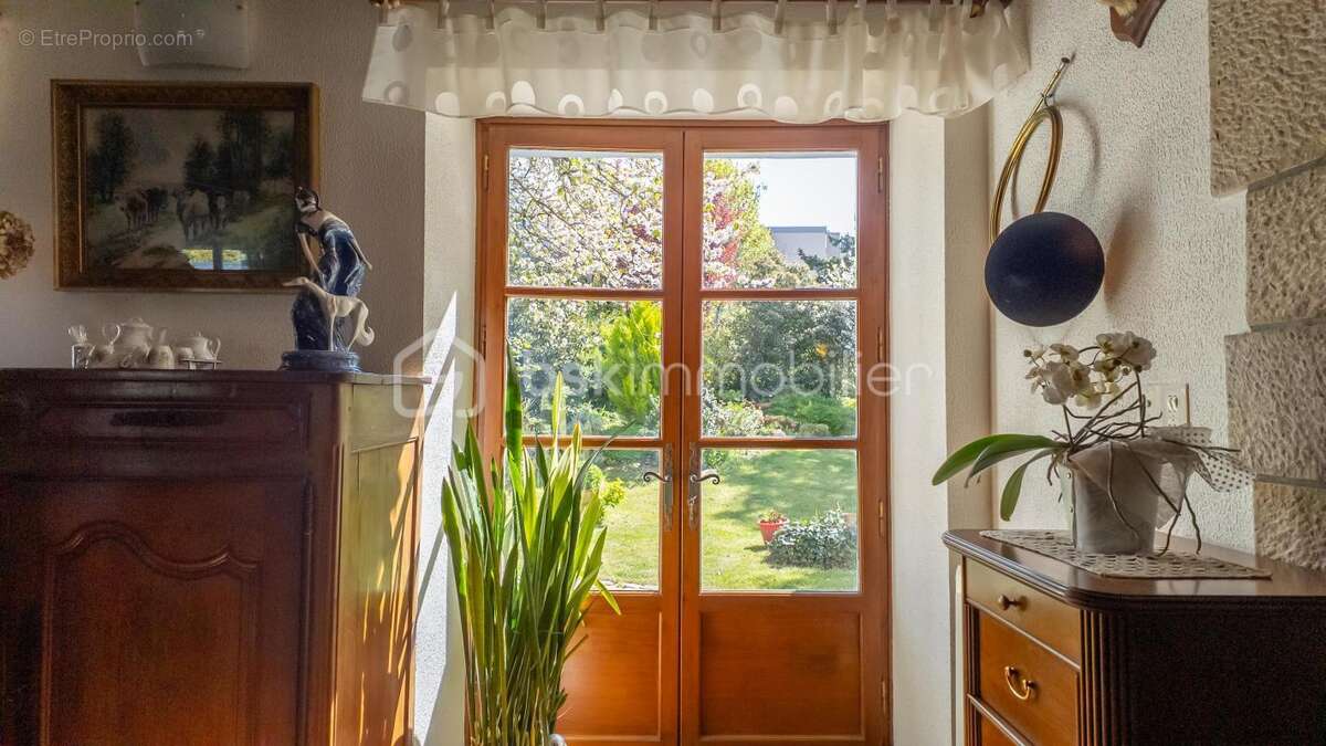 Joyau résidentiel à Fourchambault : Propriété familiale avec charme intemporel et élégance rustique de l’aménagement - photo 20