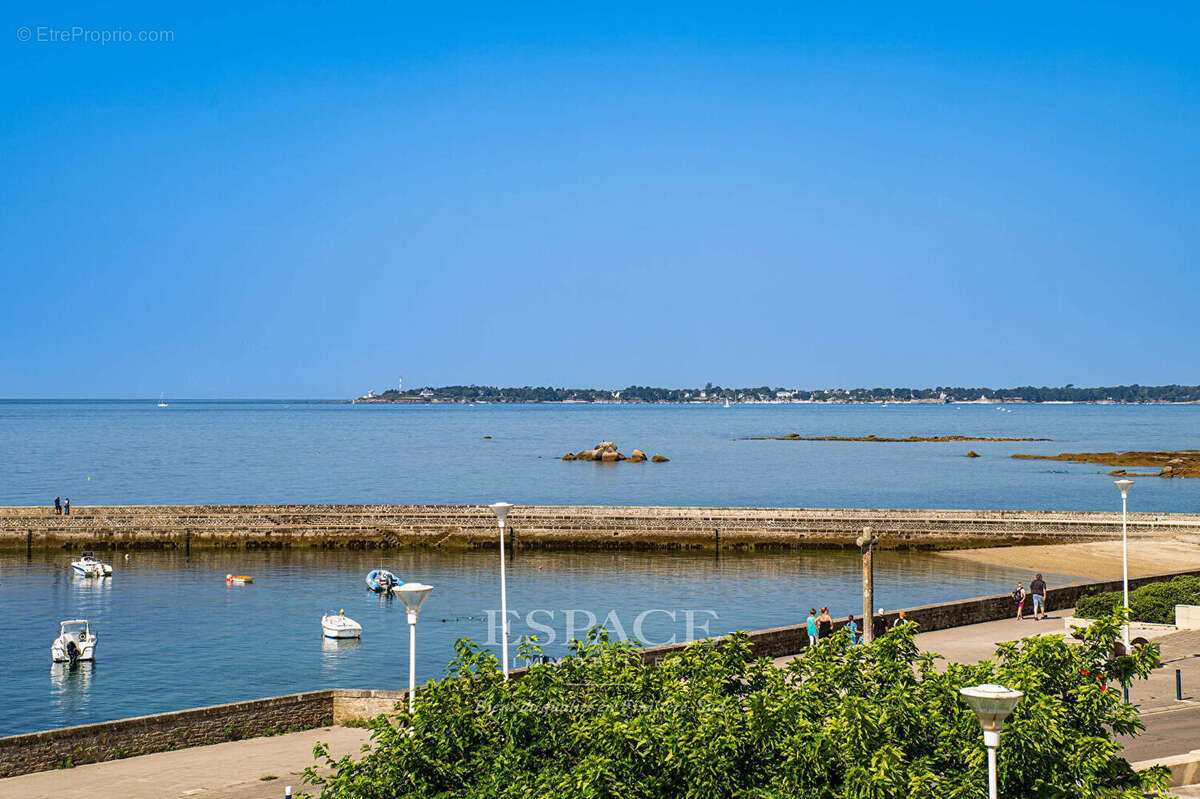 L'élégance d'une maison de caractère, en 1re ligne face à la mer, au coeur du Triangle d'or concarnois. - photo 4