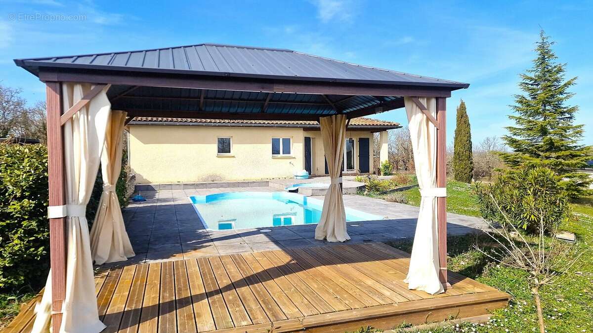 CIEURAC  Une maison où le printemps prend tout son sens - photo 7