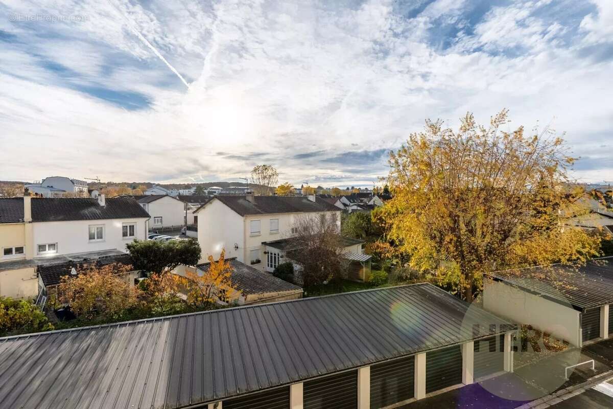 Appartement à LES CLAYES-SOUS-BOIS