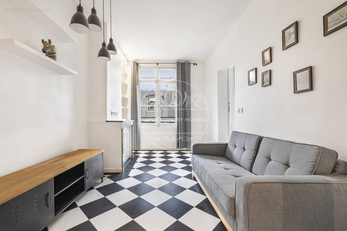 Appartement à PARIS-1E