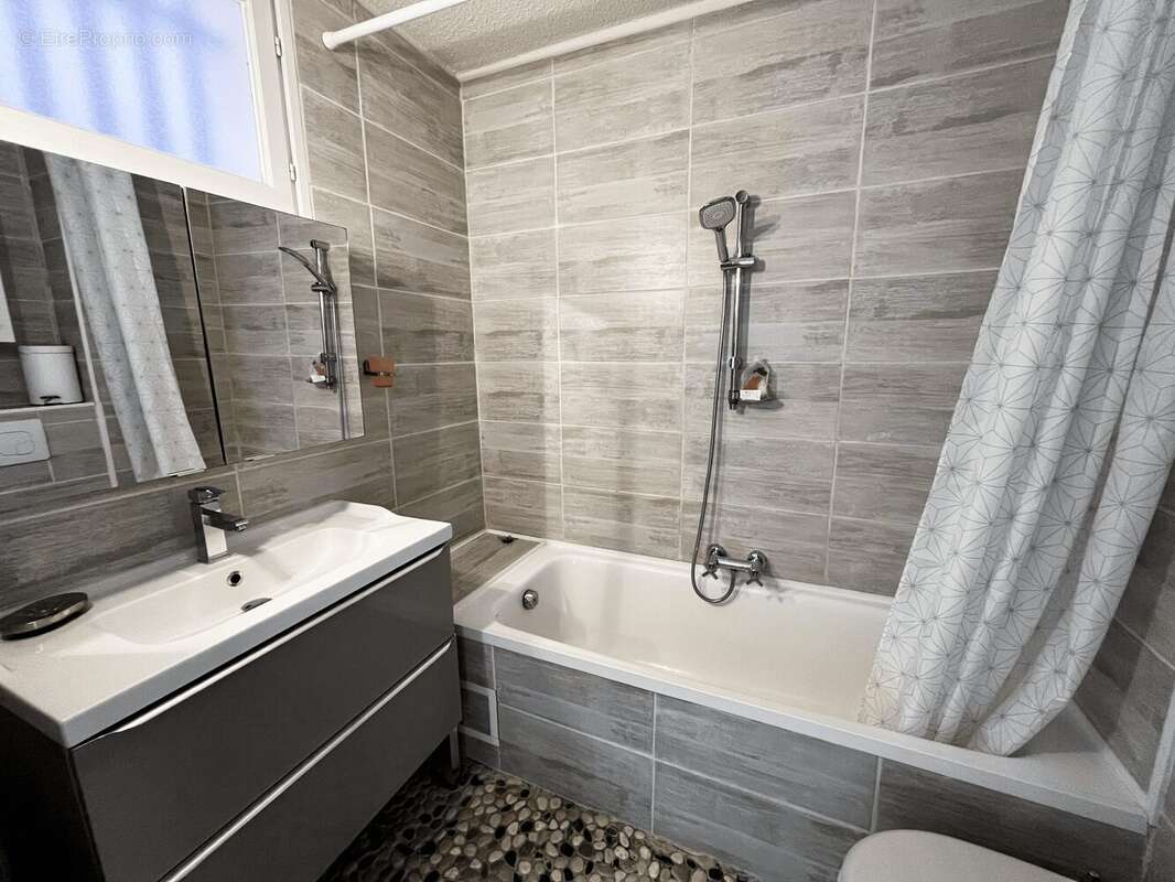 Appartement à GRIMAUD