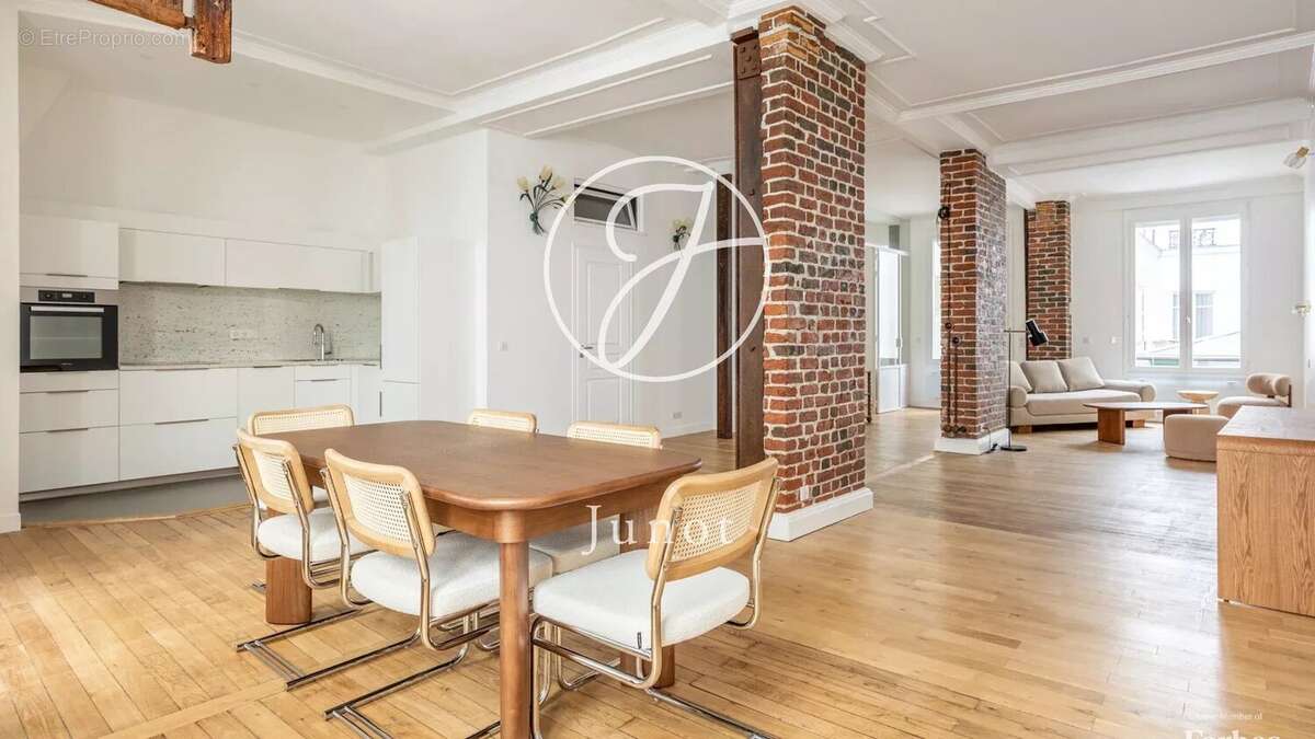 Appartement à PARIS-2E
