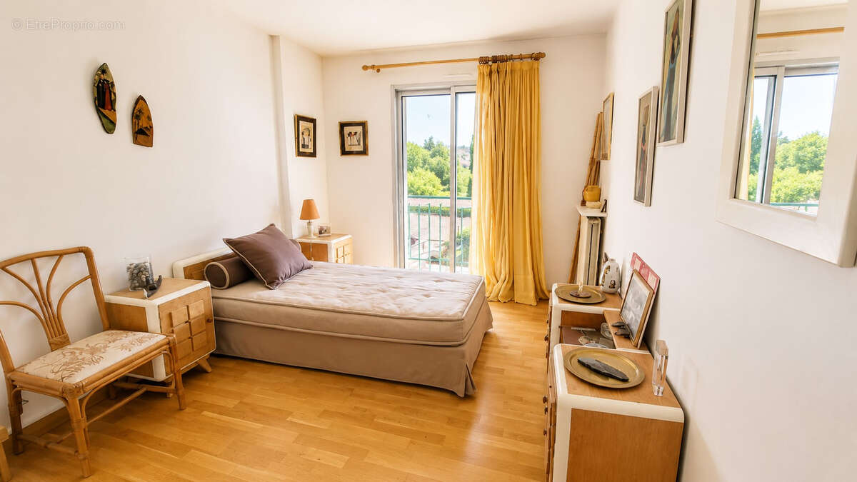 Antibes Combes - Appartement d'angle  3 pièces 65 m2 - Dernier étage - photo 8