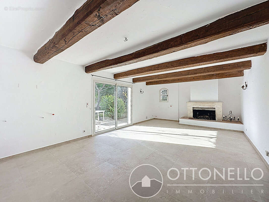 Maison à ROQUEBRUNE-SUR-ARGENS