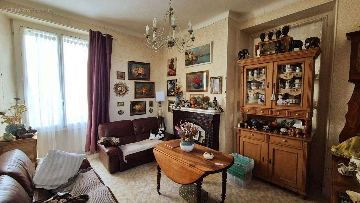 Appartement à NAY