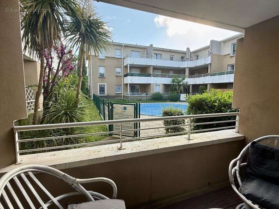 À découvrir sans tarder : superbe T2 rénové et meublé à - photo 9