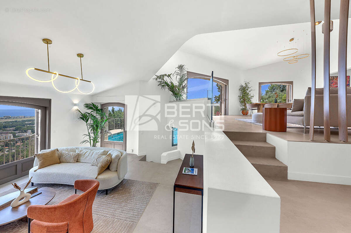 Maison à MANDELIEU-LA-NAPOULE