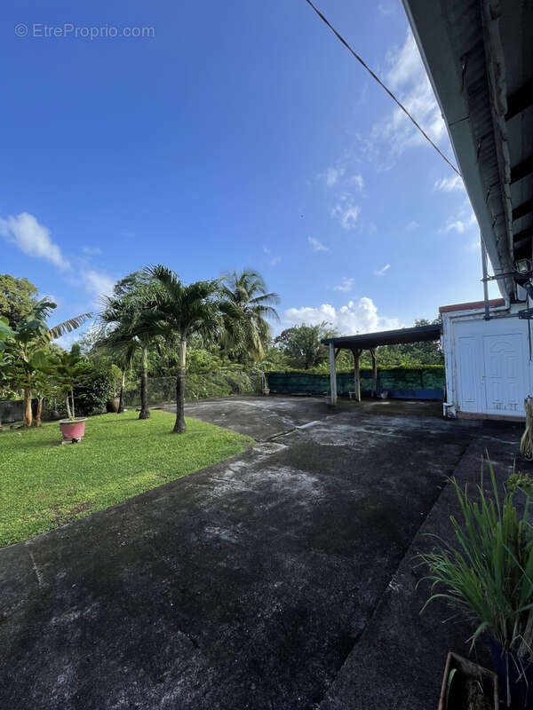 Maison à CAPESTERRE-BELLE-EAU