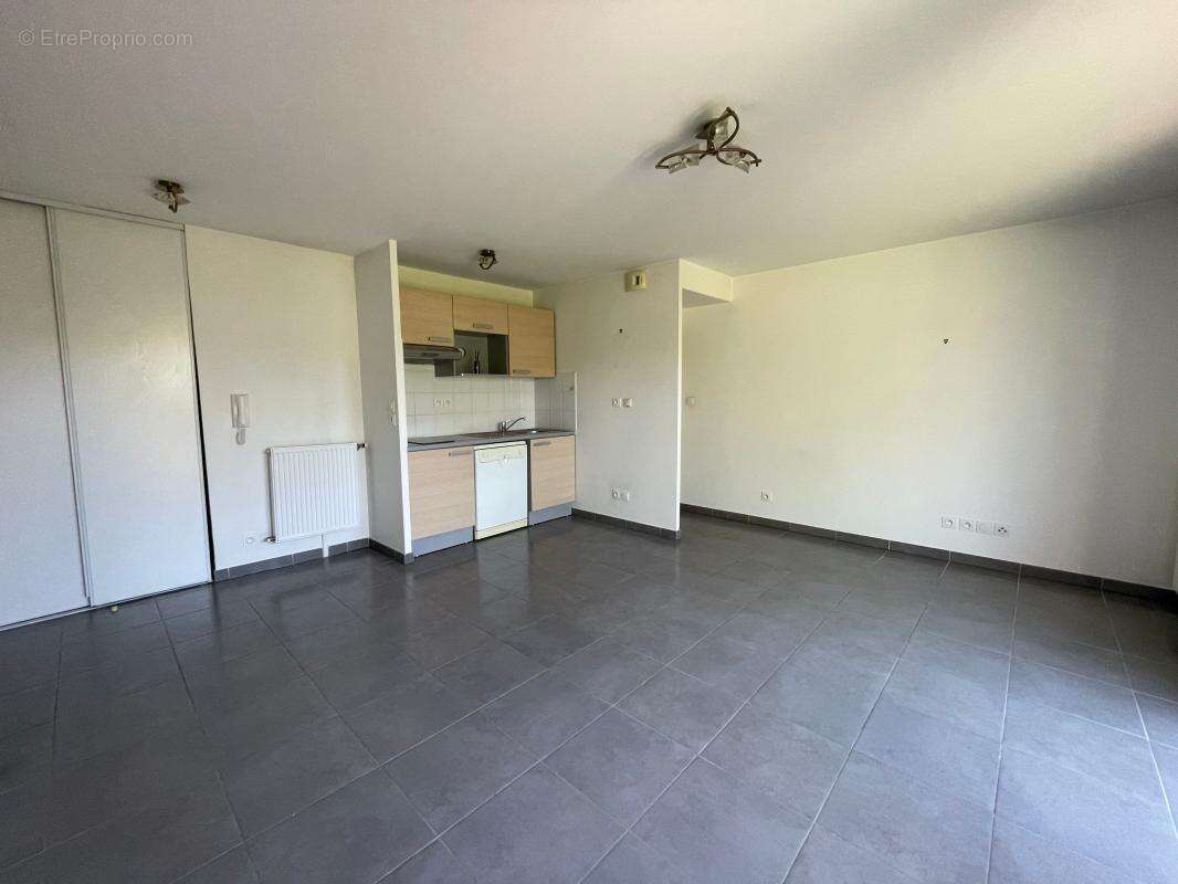 Appartement à MEYZIEU