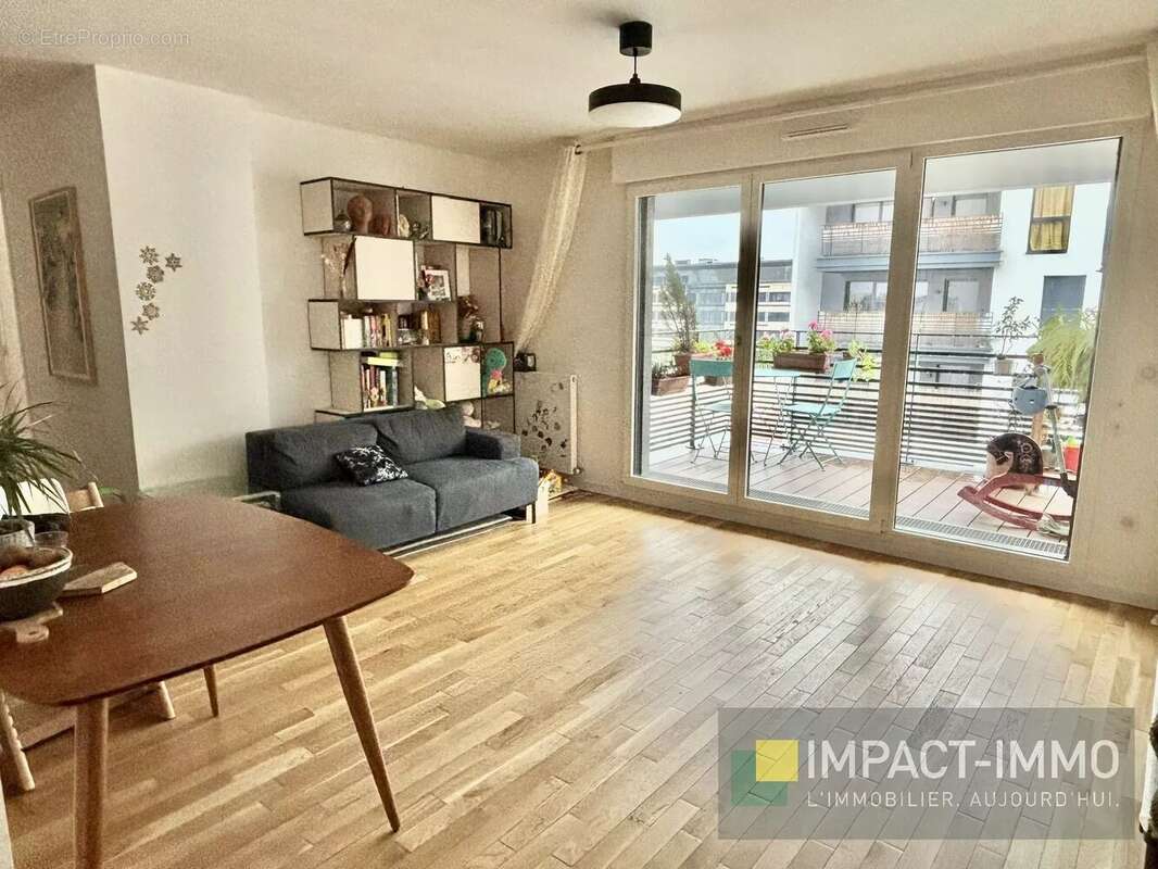 Appartement à COURBEVOIE