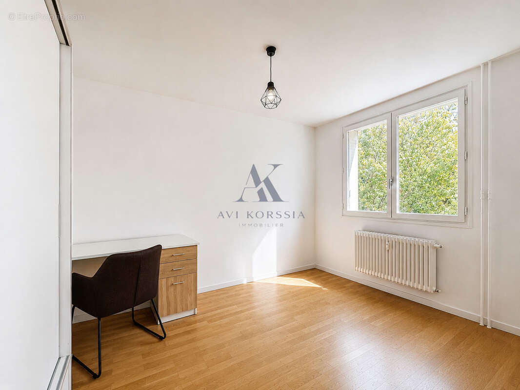 Bron   Appartement T6 112 m2, 4 chambres avec terrasse et parking - photo 9