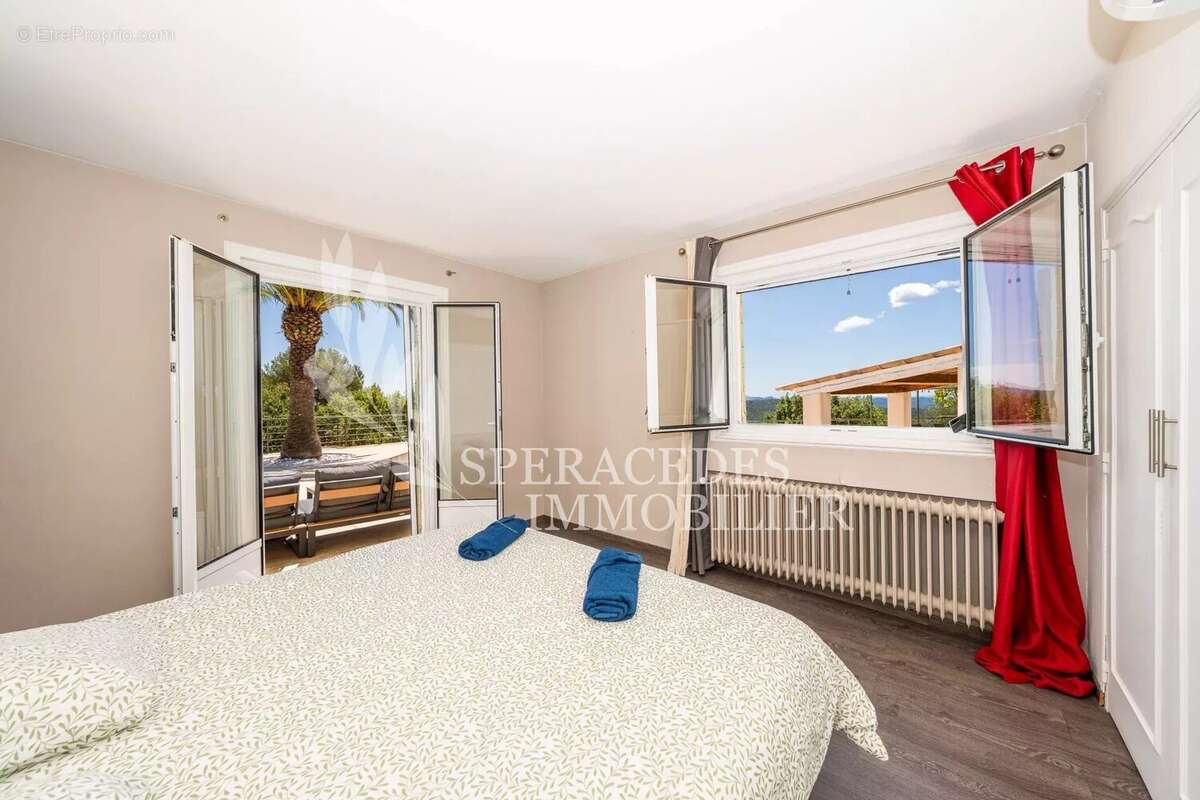 Maison à SAINT-CEZAIRE-SUR-SIAGNE