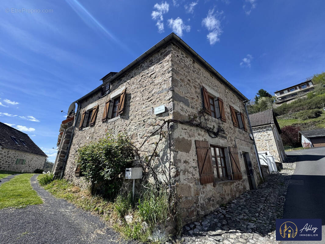 Maison à ANTIGNAC
