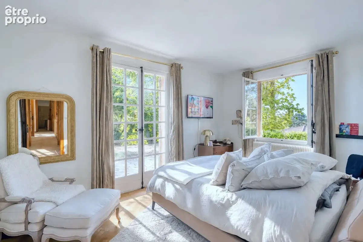 Panorama exceptionnel pour cette propriété de 300m2 sur 3 300m2 de terrain. - photo 7