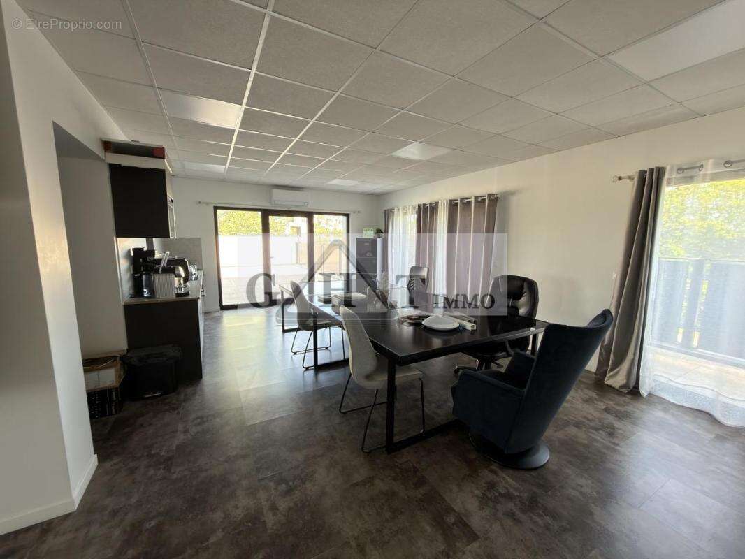 Commerce à VIGNEUX-SUR-SEINE