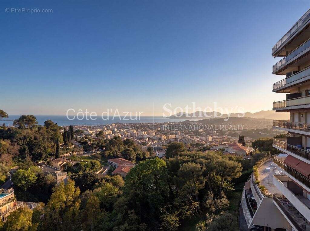 Appartement à LE CANNET