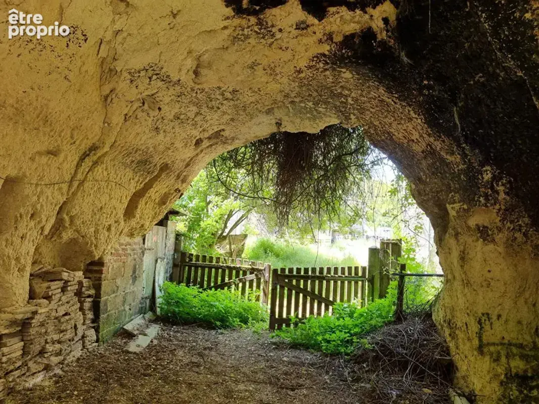 Maison de village et ses caves champignonnieres - photo 6