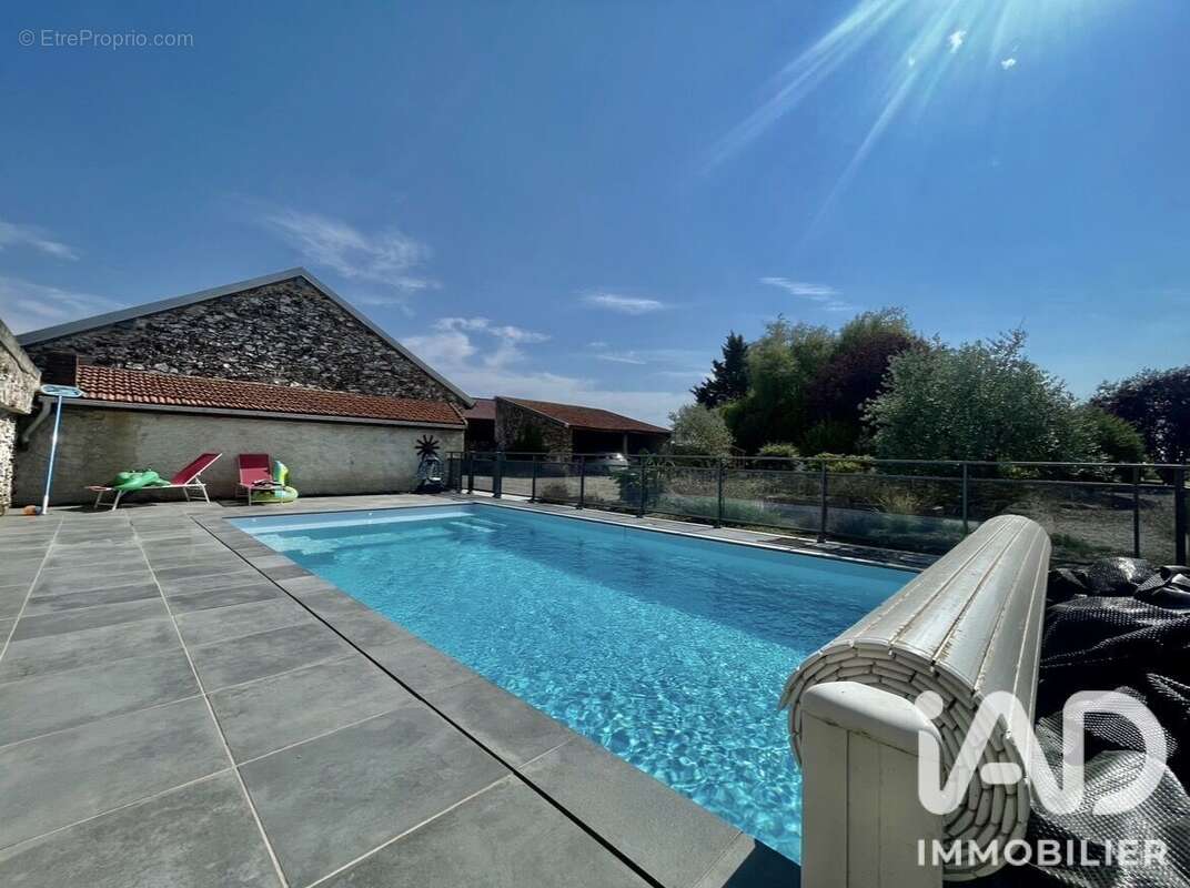 Maison 257 m² à Le Thoult-Trosnay  - photo 2