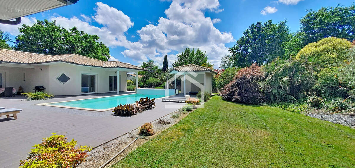 Maison à HOURTIN