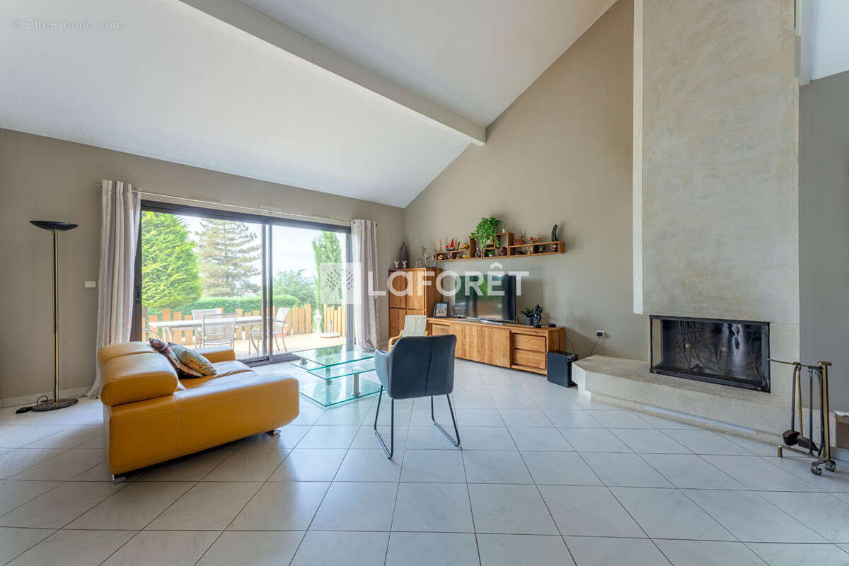 Maison à SAINT-LAURENT-DE-CHAMOUSSET