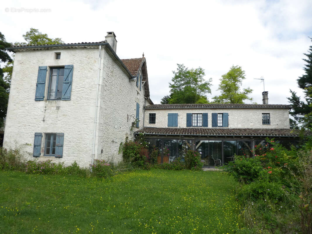 Maison à MONTAIGU-DE-QUERCY