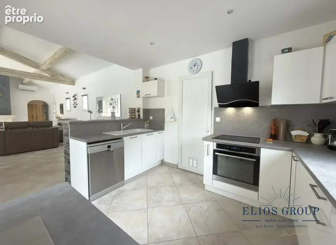 Maison 5 pièces 140 m² à vendre à Nans-Les-Pins (83860) - photo 9