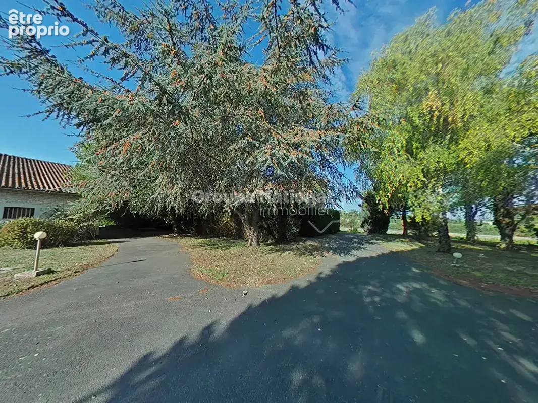 Exclusivité, propriété de caractère avec piscine, rooftop et dépendances à rilly-sur-vienne - photo 13